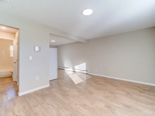 4 Springwood Cir, Hyde Park, NY