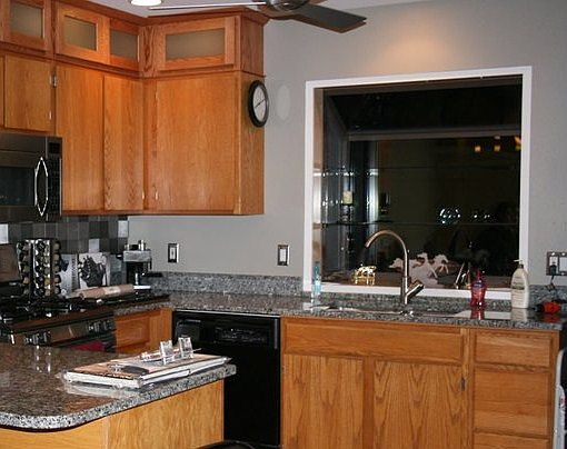 Kitchen: granite & stainless