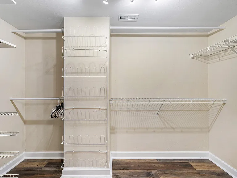 5664 Santiago Cir — Photo 38
