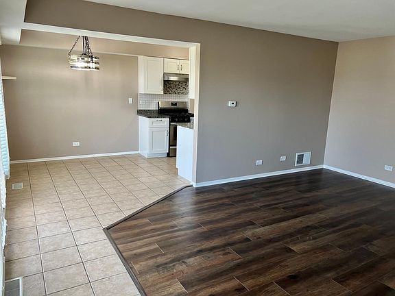 5th image of 1642 Country Lakes Dr APT B
