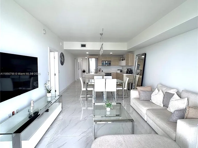 16385 Biscayne Blvd #2720 — Photo 35