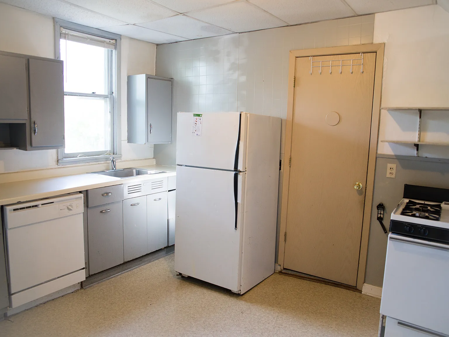 3 bed, $1,650 — Photo 2