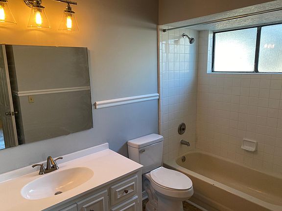 5th image of 834B Tarpon Ave