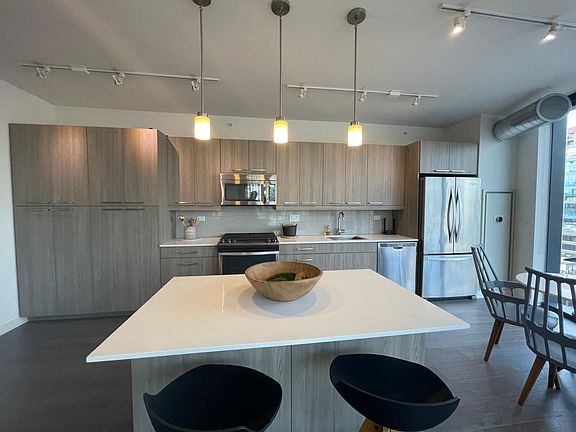 2nd image of 229 N Halsted St #611