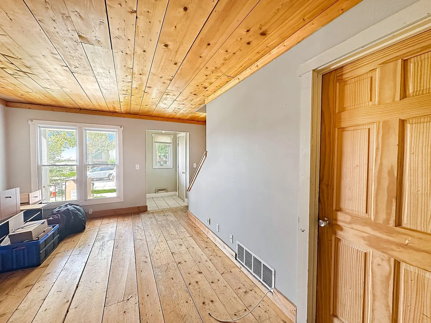 3 bed, 2.0 bath, 2000 sqft, $1,640 — Photo 2