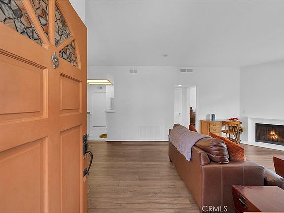 3rd image of 290 Villa Point Dr