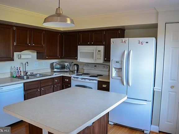 3rd image of 12998 Augustus Ct