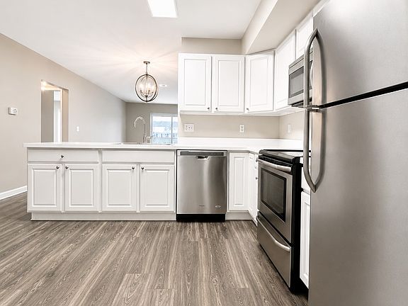 2nd image of 302 Gethings Cir #302