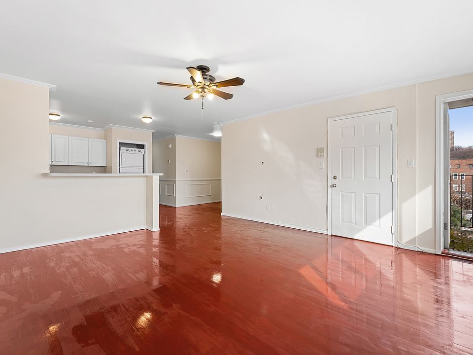 1st image of 84-120 Austin St #3
