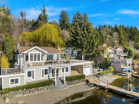 3rd image of 1119 E Lake Sammamish Parkway NE