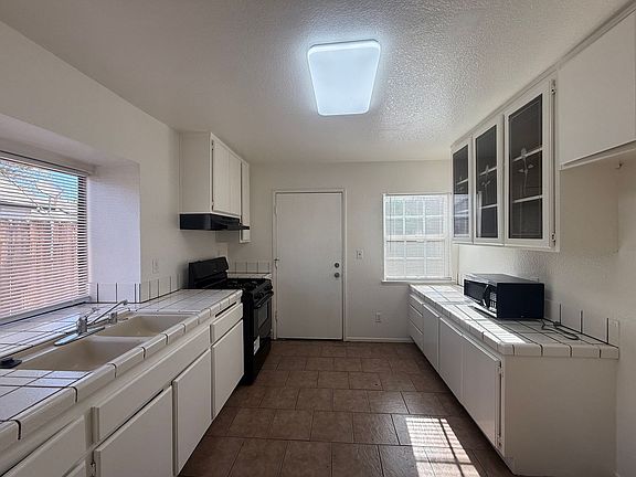 5th image of 43632 San Francisco Ave