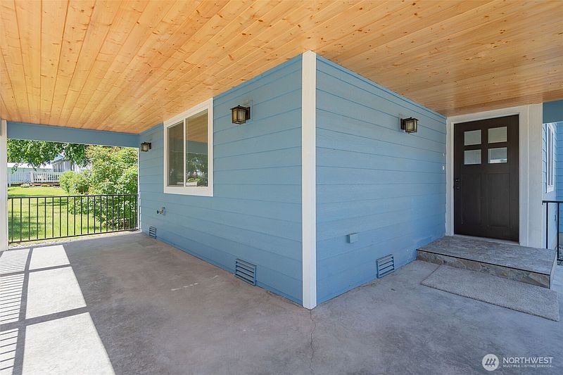 5th image of 209 W Ash Street