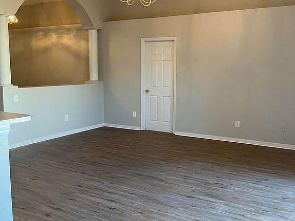 3rd image of 1001 Lake Charles Dr