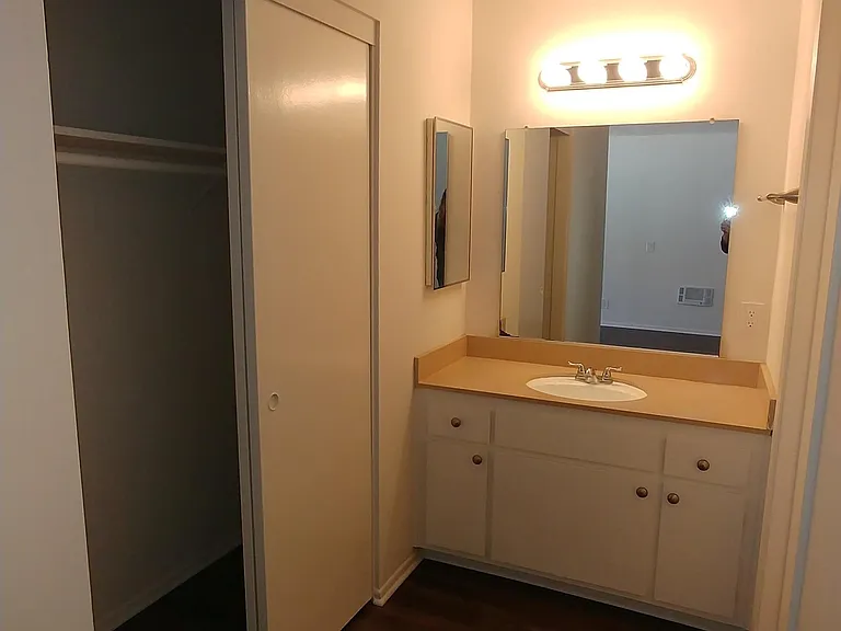 1905 De La Vina St #15 — Photo 1
