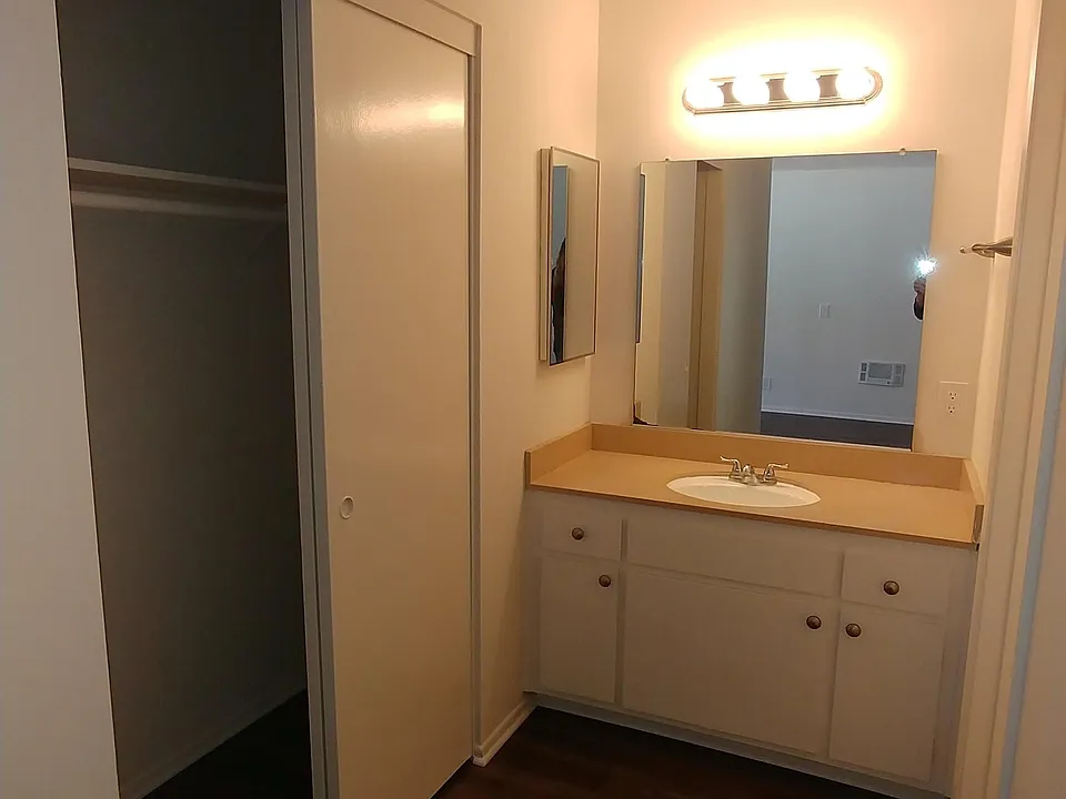 1905 De La Vina St #15