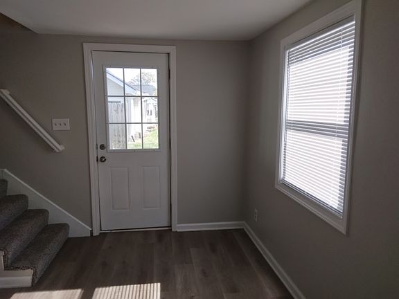 4th image of 115 E High St