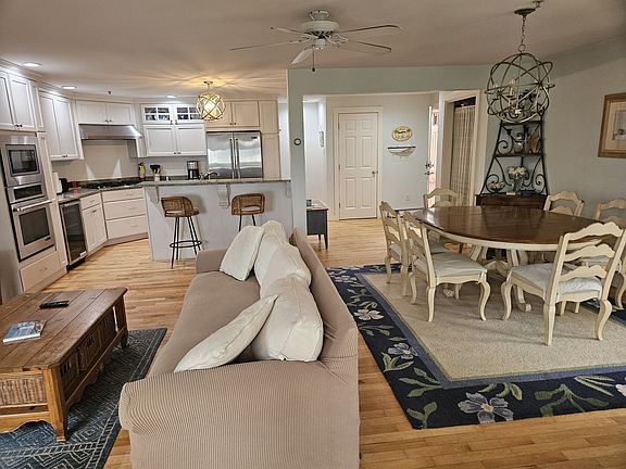 4th image of 193 E Grand Ave APT 8