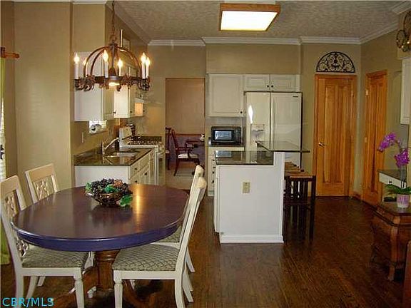 3rd image of 7017 Pine Hollow Dr