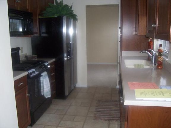 4th image of 411 S Stillwood Ct