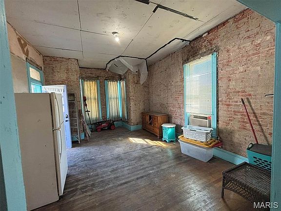 2nd image of 209 S 7th St