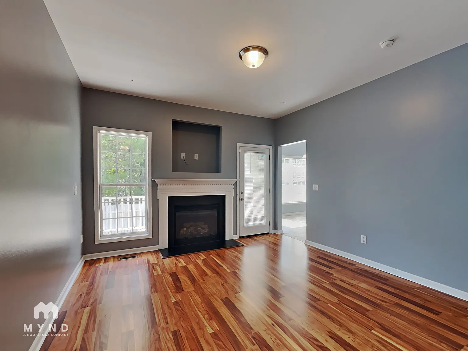 3 bed, 2.5 bath, 1322 sqft, $2,065 — Photo 2