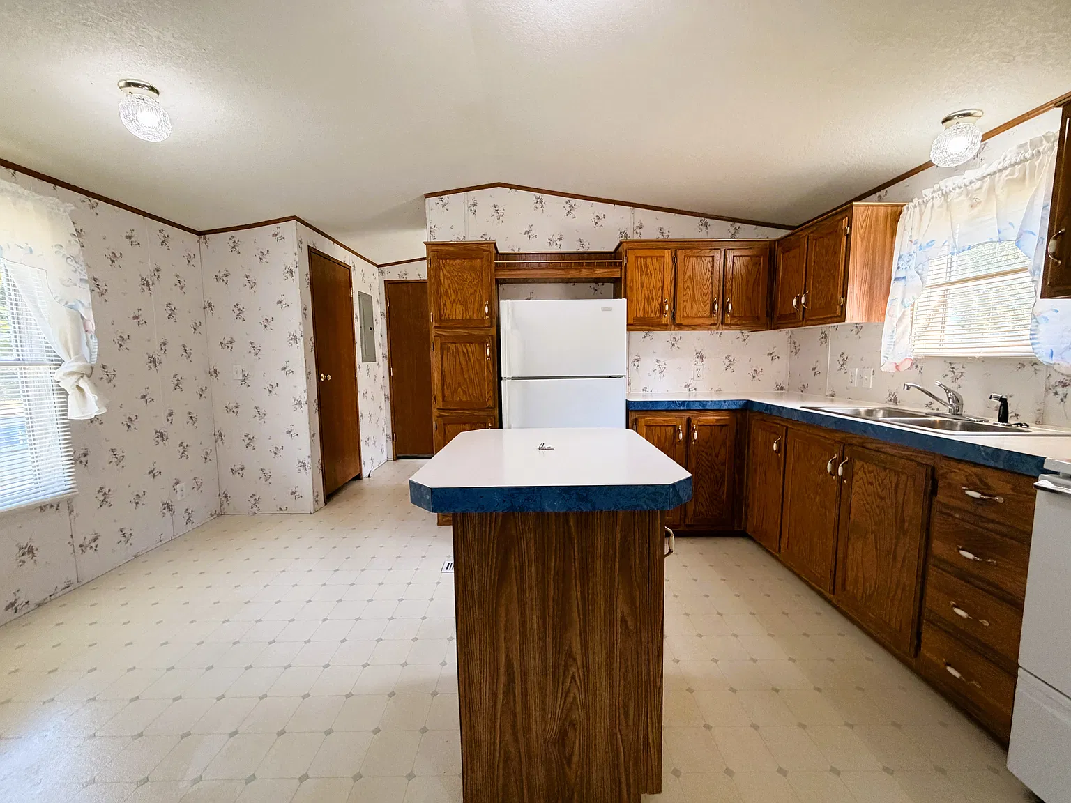 3 bed, 1008 sqft, $1,150 — Photo 4
