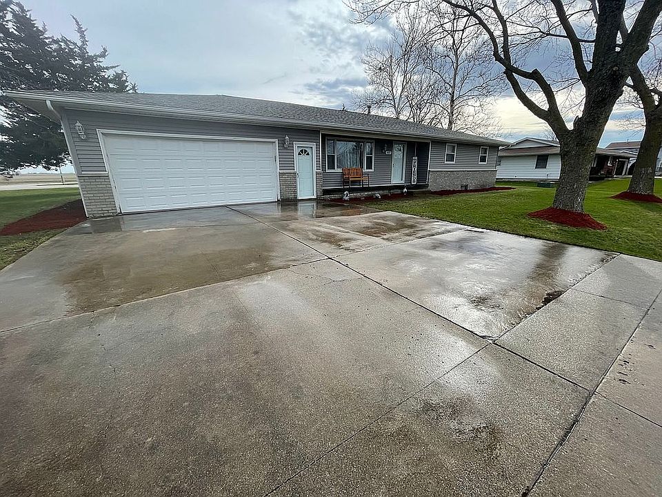 1st image of 407 E Goldenrod Dr