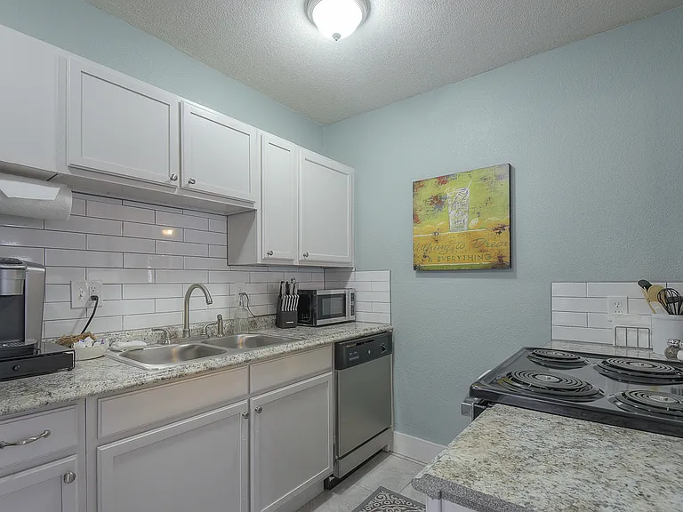 722 W 37th St #3 — Photo 7
