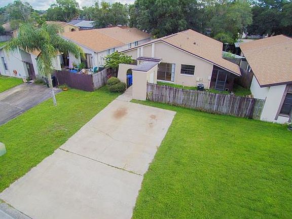 3rd image of 10718 Crowngate Ln