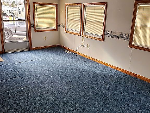 2nd image of 2721 Greencrest Dr