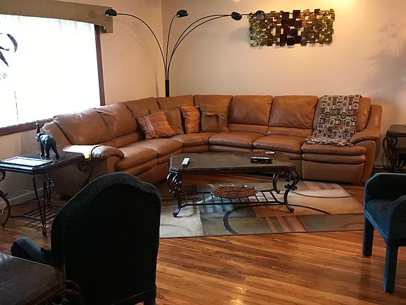 Upper floor living room