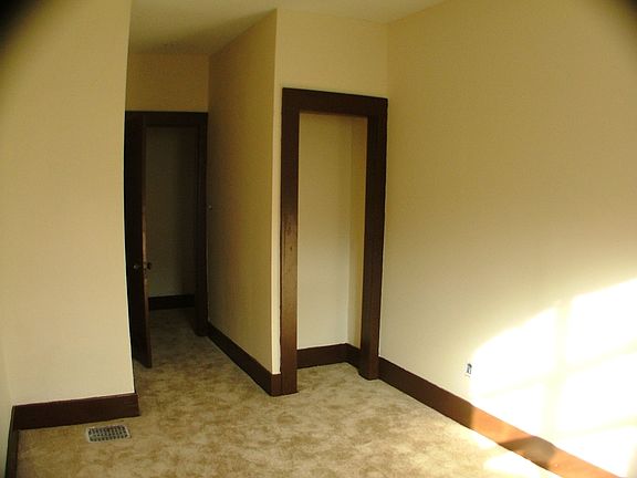 5th image of 308 E Springdale Ave