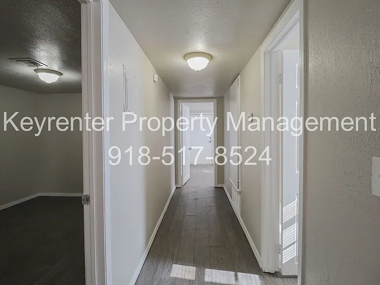 S Maple St Apartments — Photo 15
