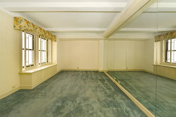 Sold by CitiSuites International Realty | media 11