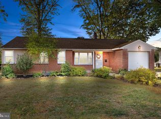 511 Hedgerow Ln, Oreland, PA 19075