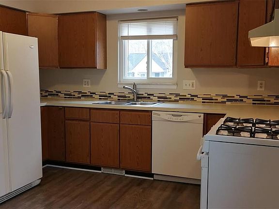 5th image of 26639 Groveland St