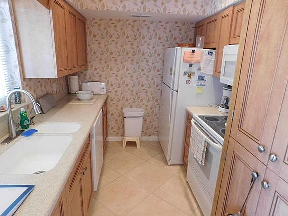 2nd image of 100 The Esplanade N APT 307