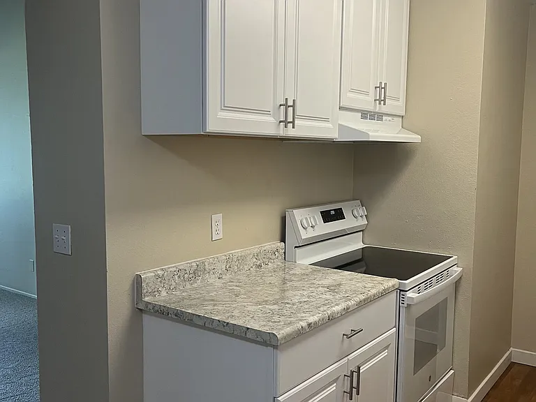 Glenbrook Apartments — Photo 22