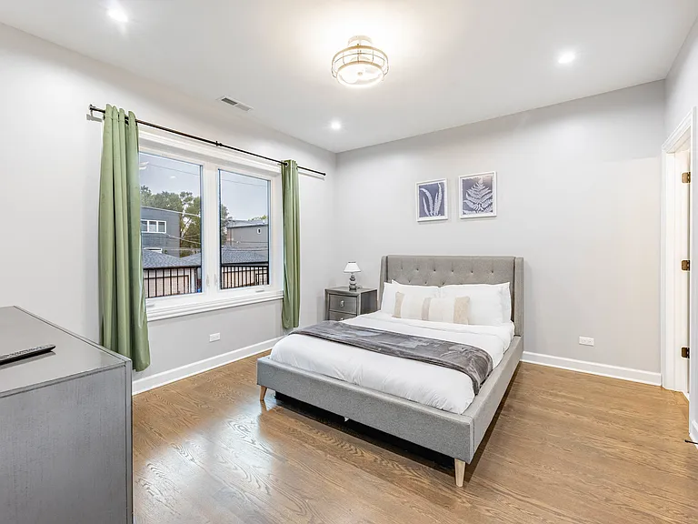 4634 S Langley Ave #2 — Photo 8