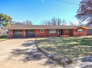 105 Avenue I, Hale Center, TX 79041