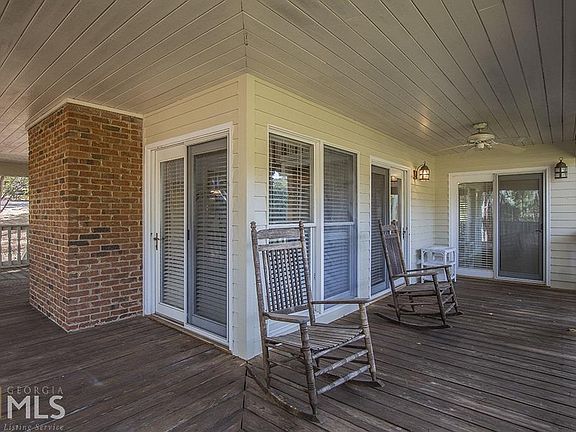 4th image of 1021 Clubhouse Ln