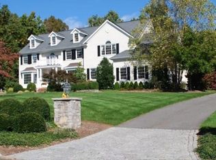 1 Beacon Hill Dr, Chester, NJ 07930