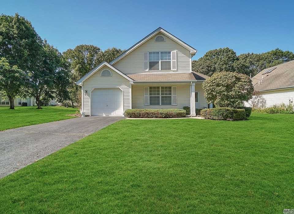 1st image of 22 Saddlebrook Ct