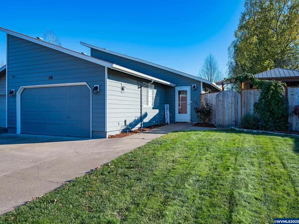 554 N 6th St, Harrisburg, OR 97446