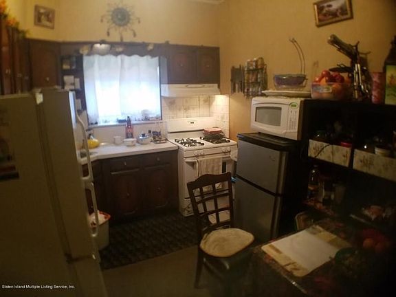 4th image of 8431 Bay 16 St