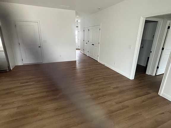 5th image of 407 E Plum St #409