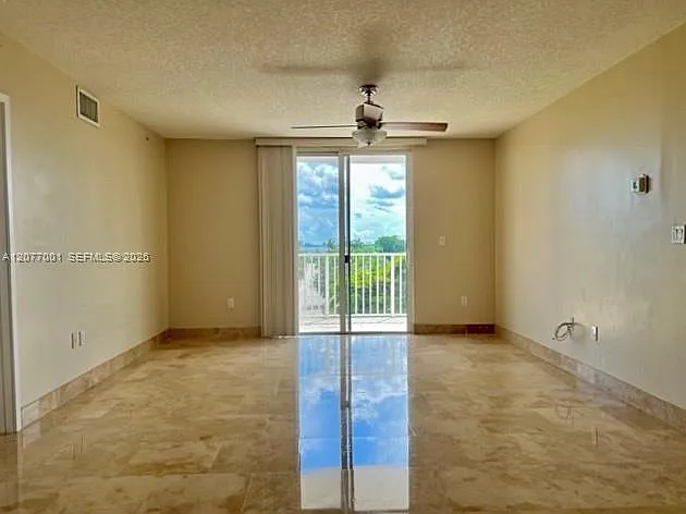 Breeze Condo — Photo 2