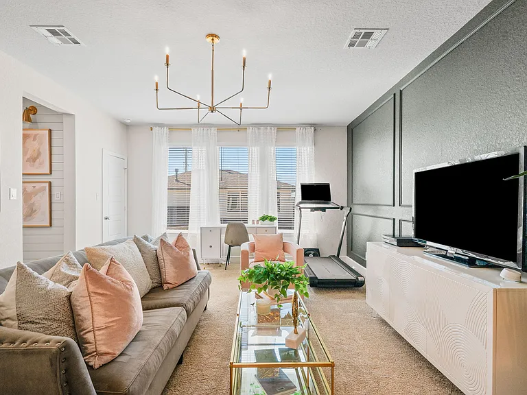 303 Navarro — Photo 14