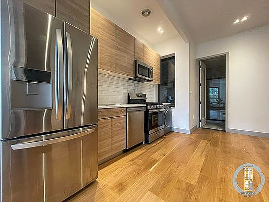 5th image of 395 Kosciuszko St #2L