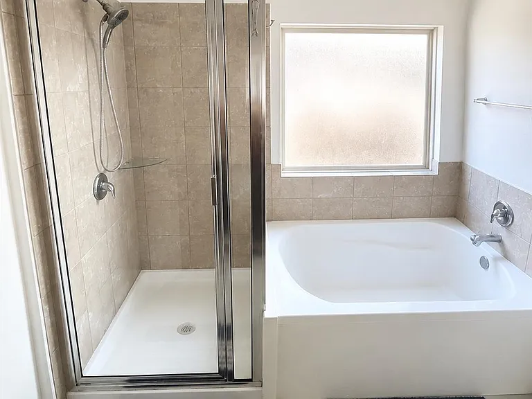 617 Cortona Ln — Photo 16